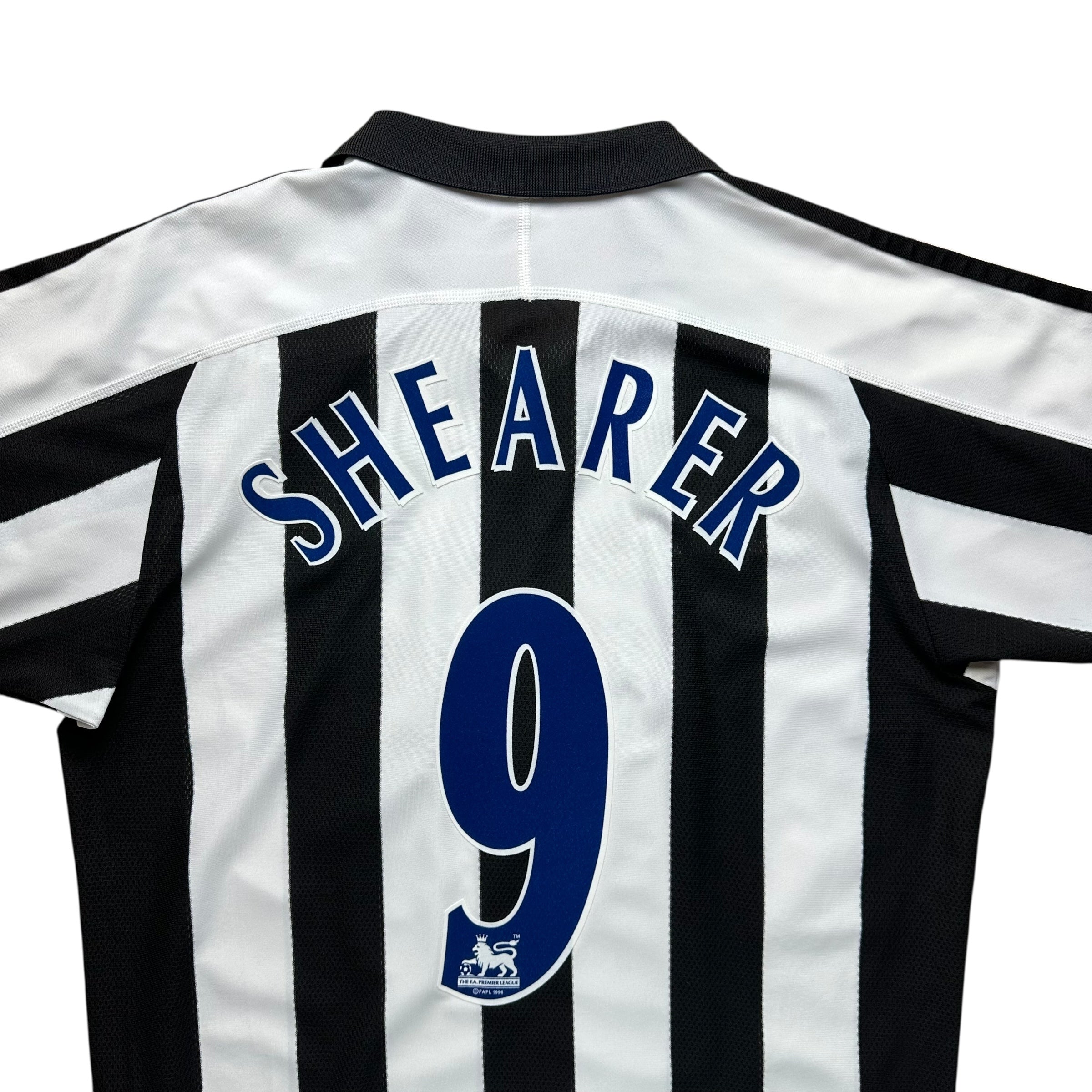 Newcastle 2003-05 Home Shirt (M) Shearer #9