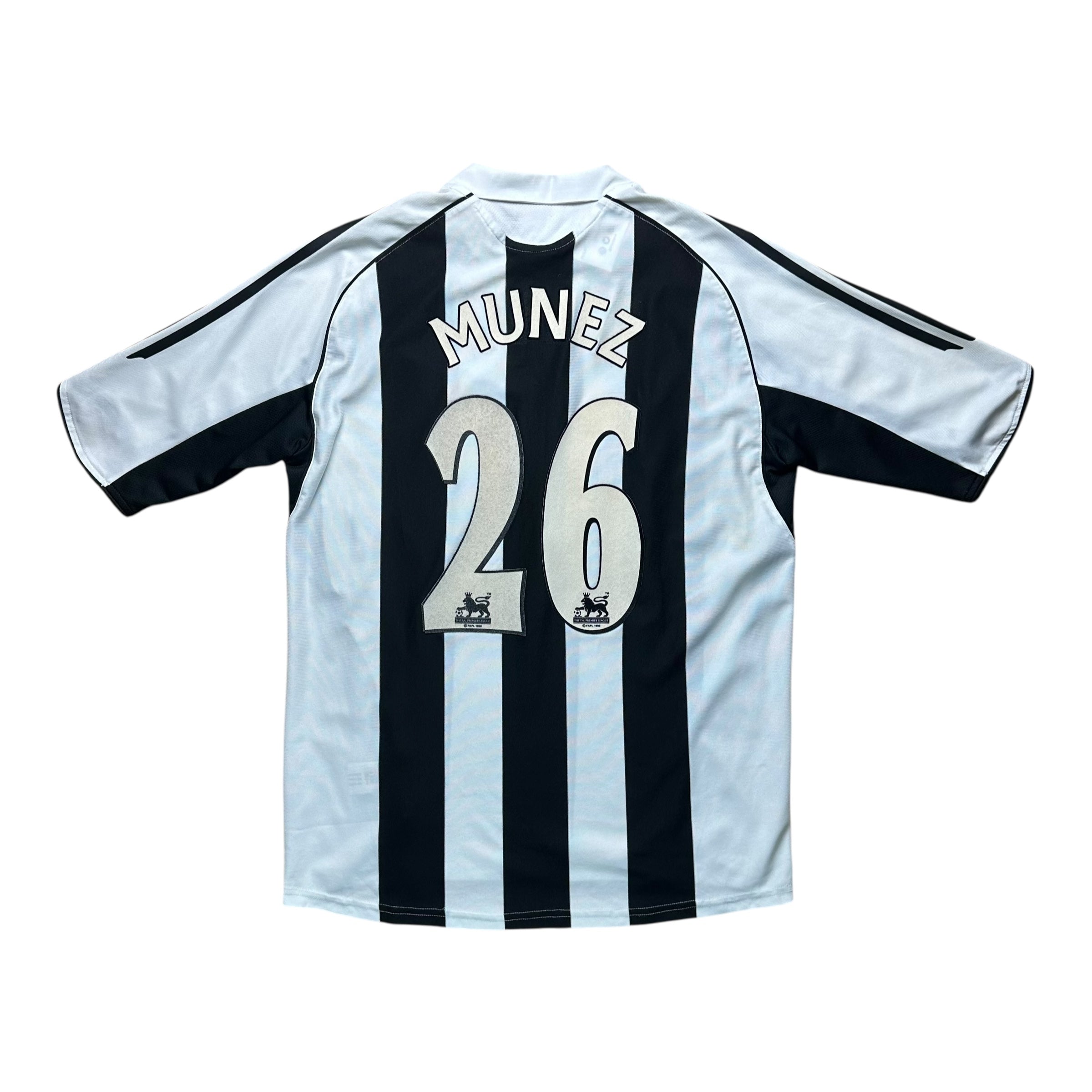Newcastle 2005-07 Home Shirt (M) Munez #26