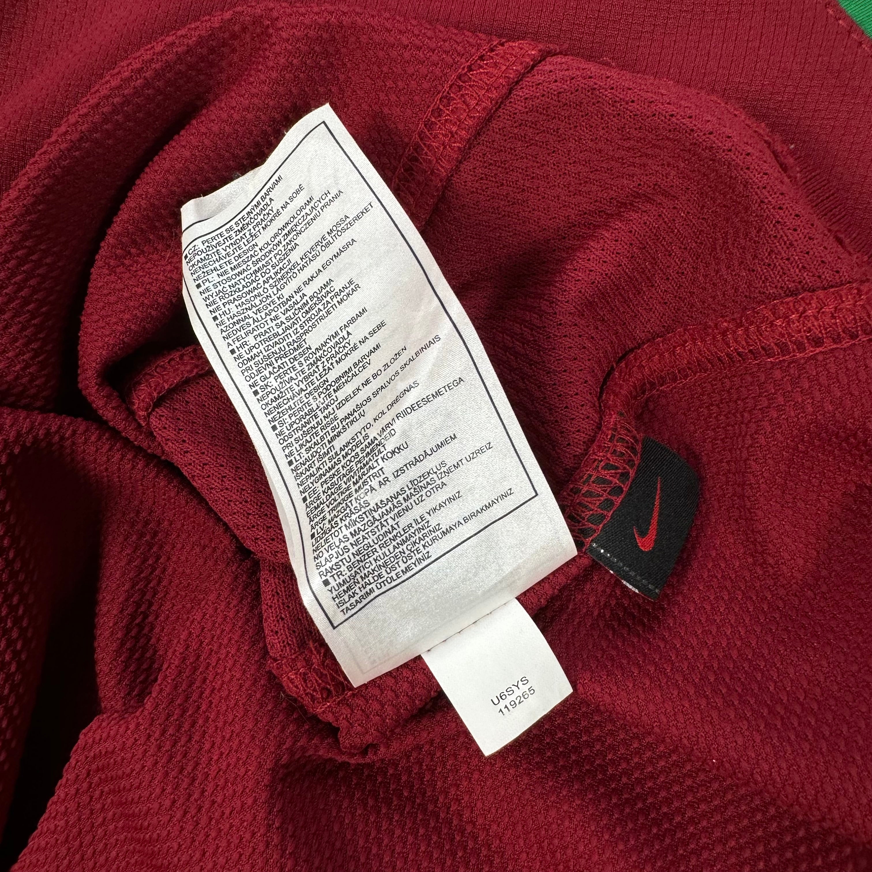 Portugal 2006 Home Shirt (M) C.Ronaldo #17
