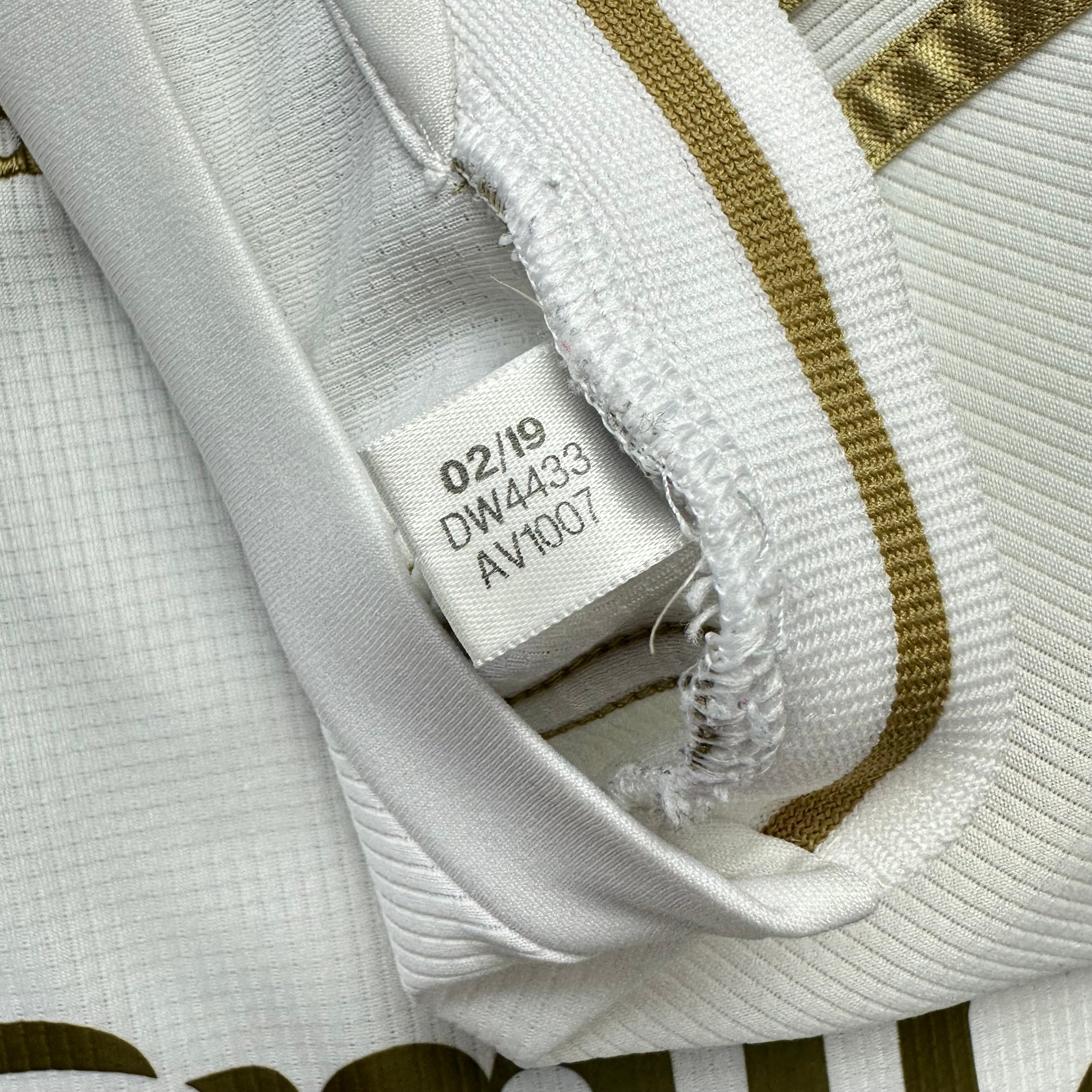 Real Madrid 2019-20 Home Shirt (S) Benzema #9