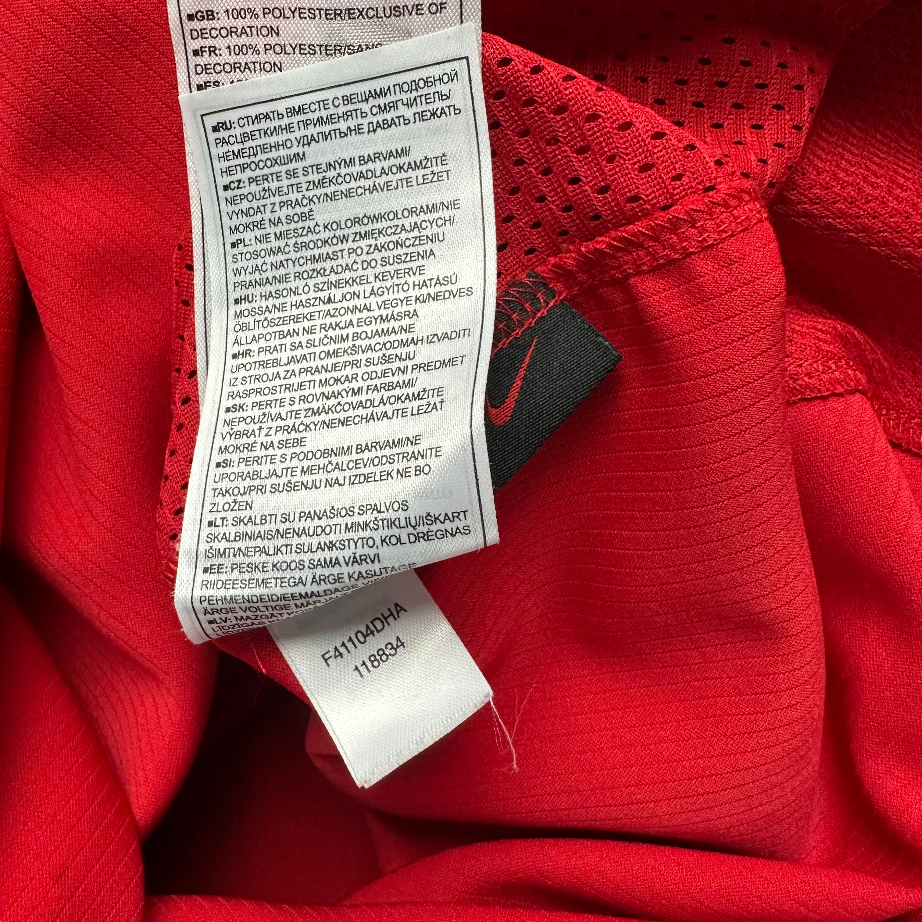 Manchester United 2004-06 Home Shirt (XXL) *Signed by squad #Scholes 18