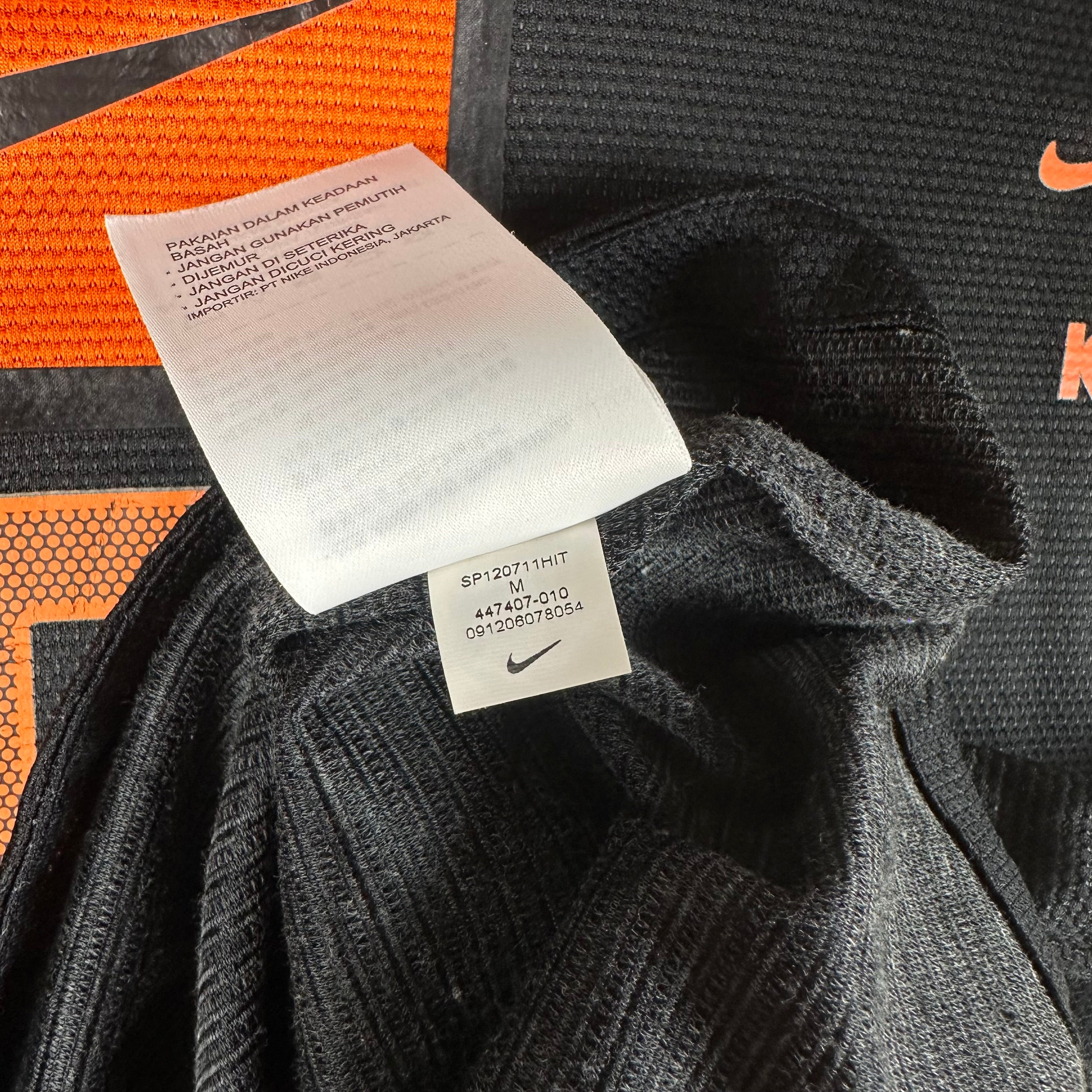 Netherlands 2012 Player Issue Away Shirt (M) V.Persie #9
