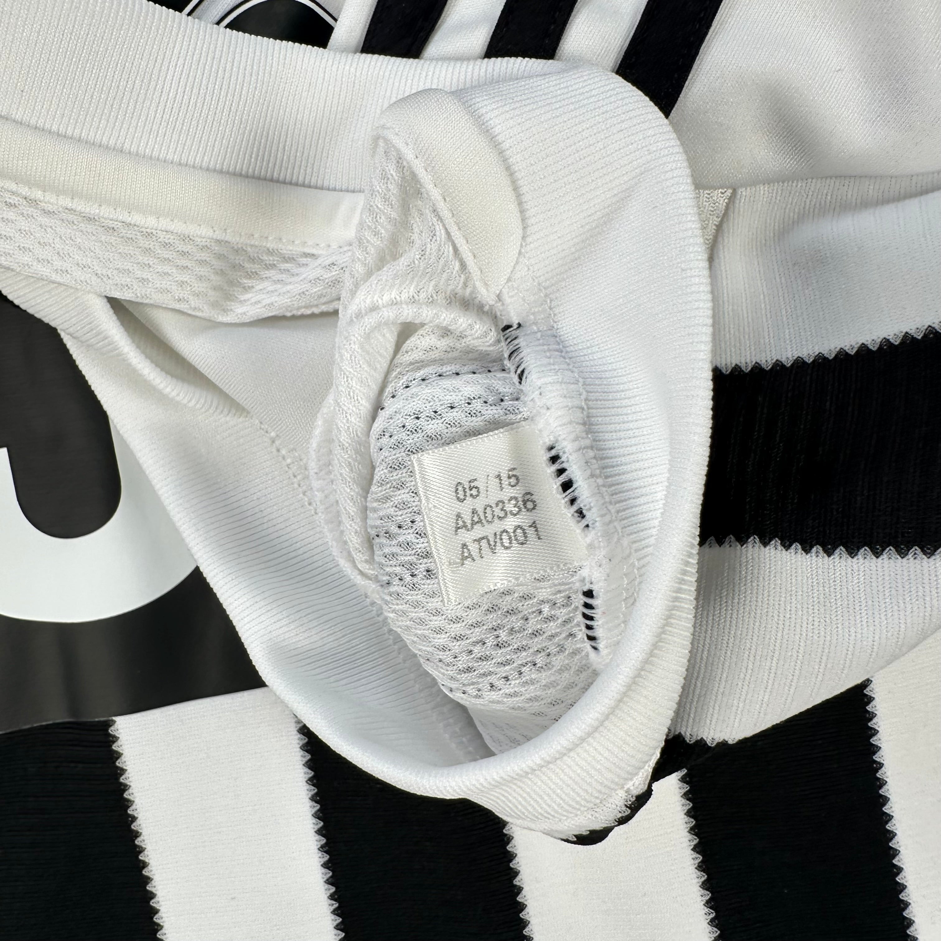 Juventus 2015-16 Home Shirt (L) Dybala #21