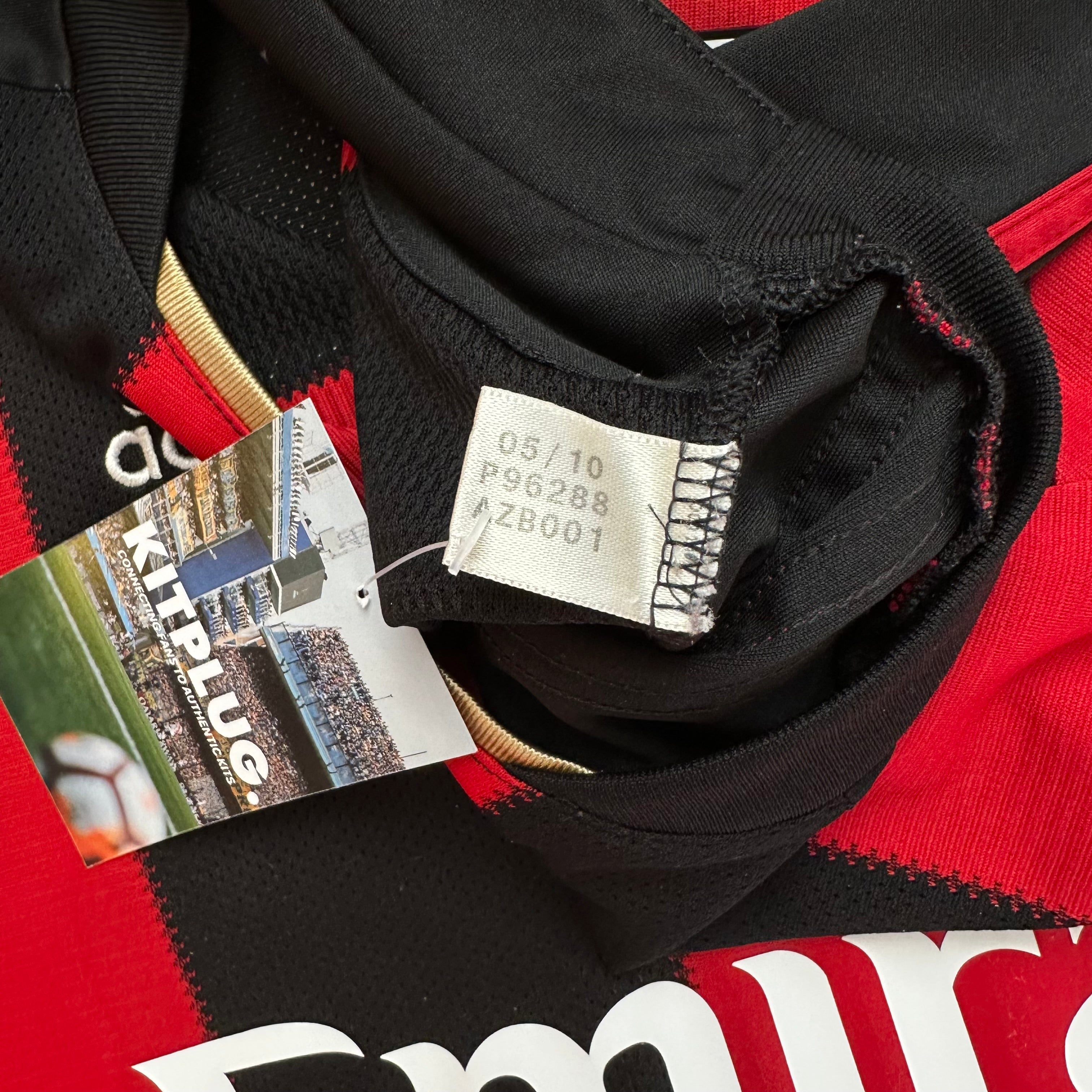 AC Milan 2010-11 Home Shirt (M) Ronaldinho #80