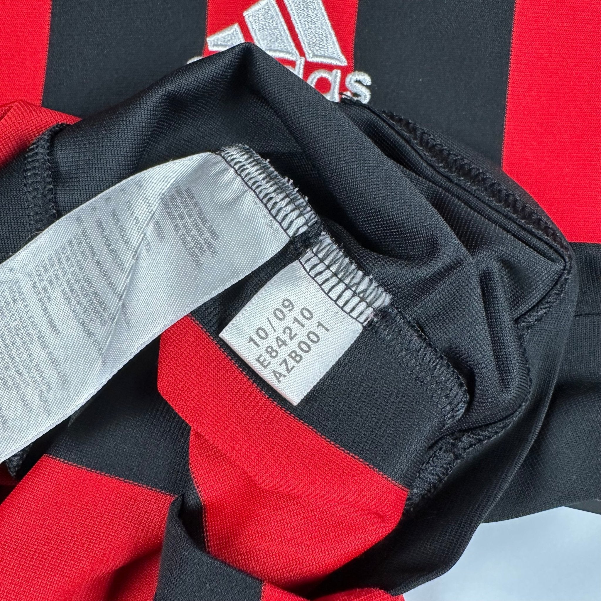 AC Milan 2009-10 Home Shirt (M) Ronaldinho #80 - Kitplug