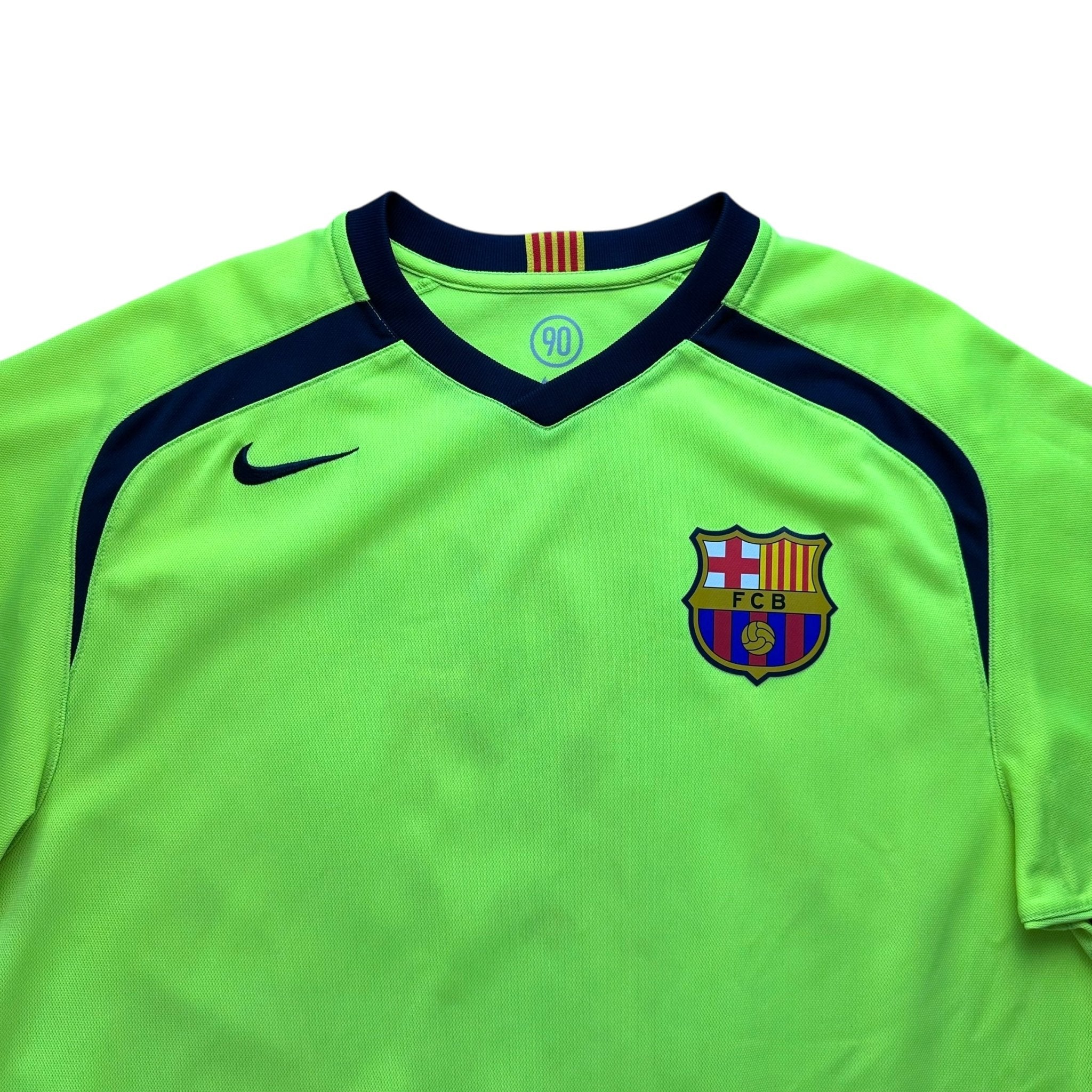 Barcelona 2005 - 06 Away Shirt (L) Ronaldinho 10 - Kitplug
