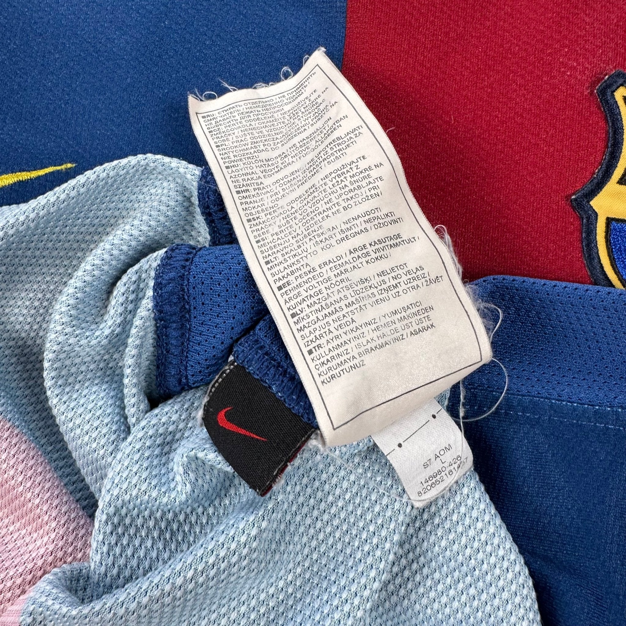 Barcelona 2006-07 Home Shirt (L) Ronaldinho 10 - Kitplug
