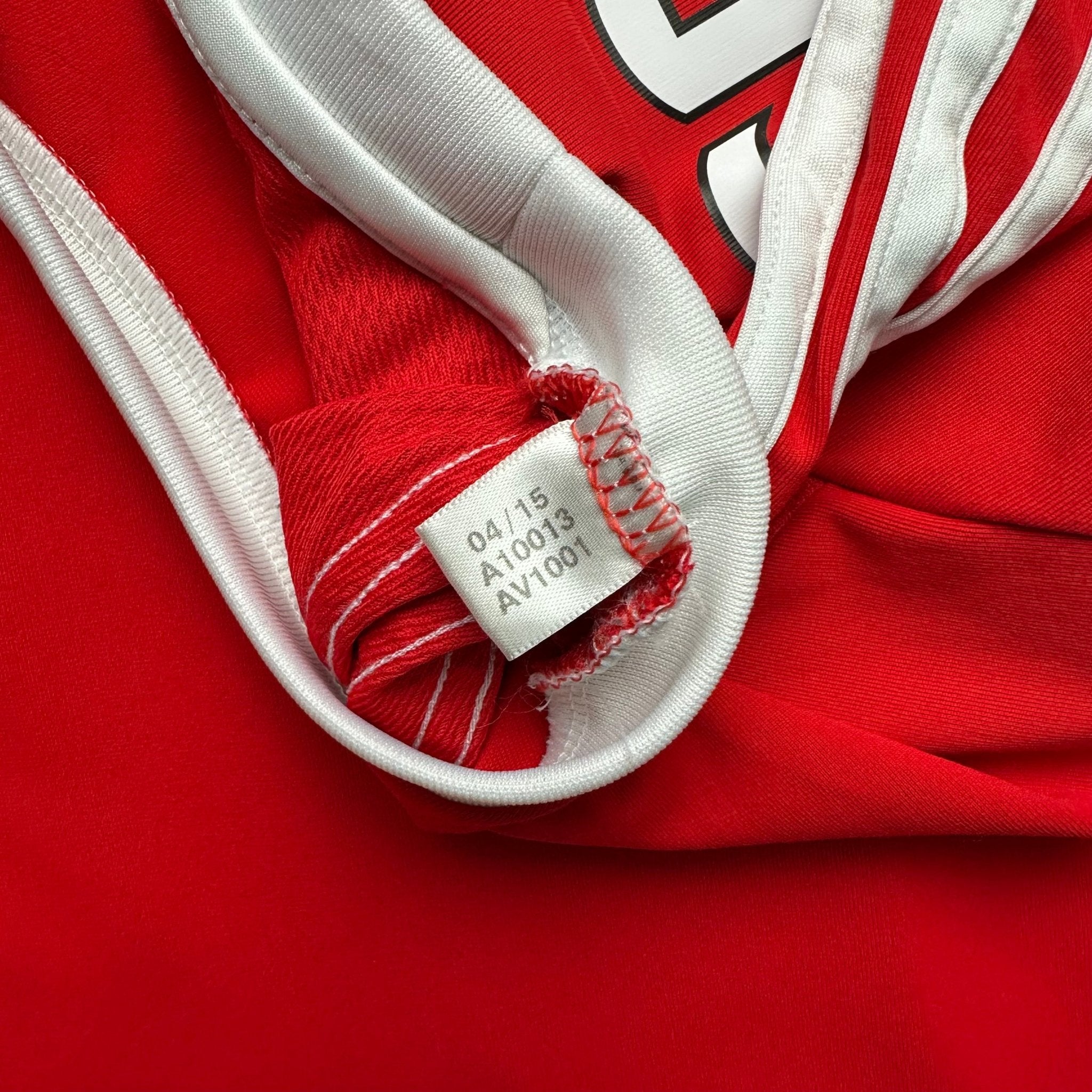 Benfica 2015 - 16 Home Shirt (L) Taarabt 49 - Kitplug