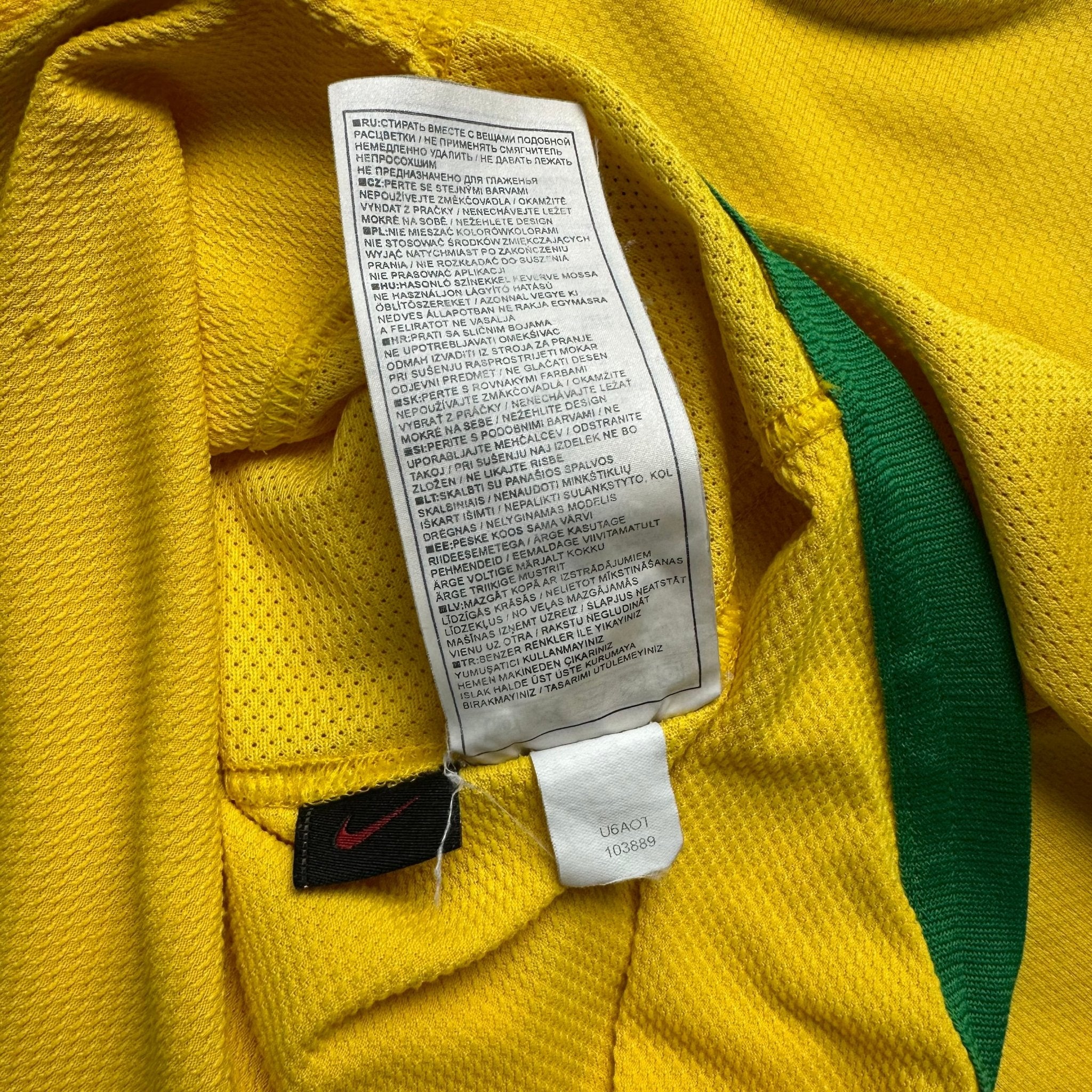 Brazil 2006 Home Shirt (M) Ronaldinho 10 - Kitplug