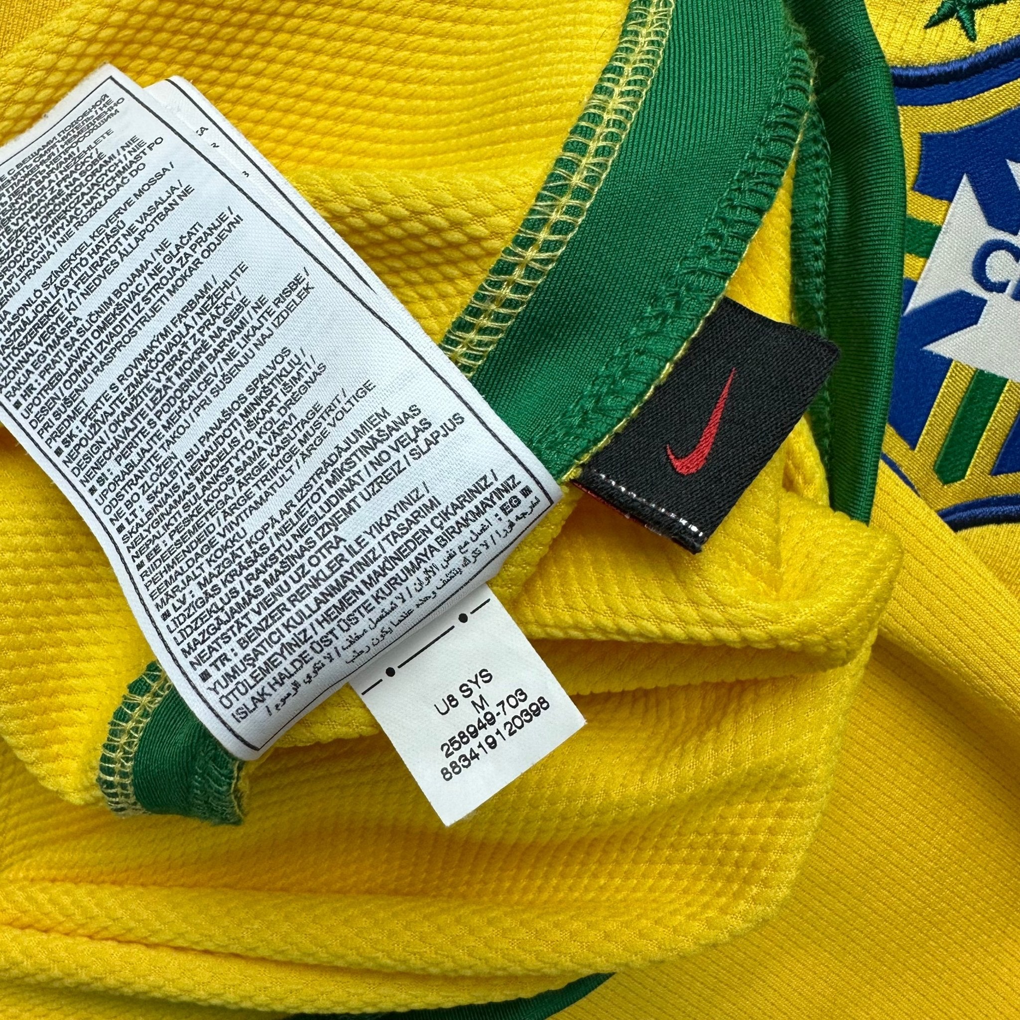Brazil 2008 Home Shirt (M) Kaka 8 - Kitplug