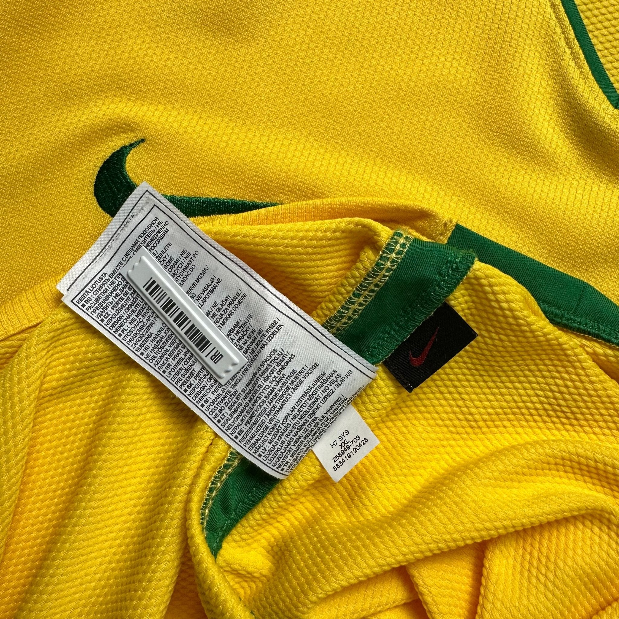 Brazil 2008 Home Shirt (XXL) Ronaldinho 10 - Kitplug