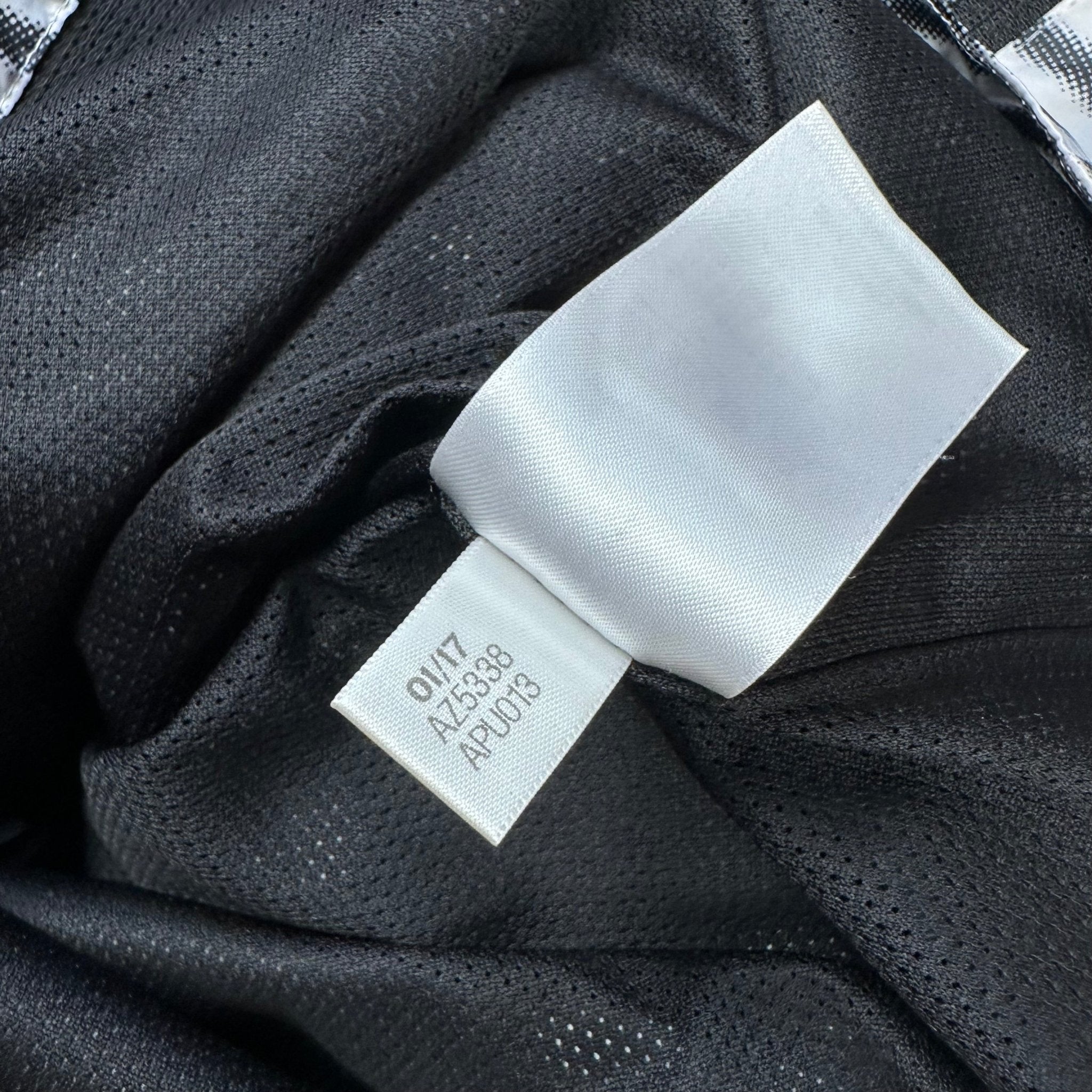 Juventus 2017-18 Rain Jacket (L) - Kitplug