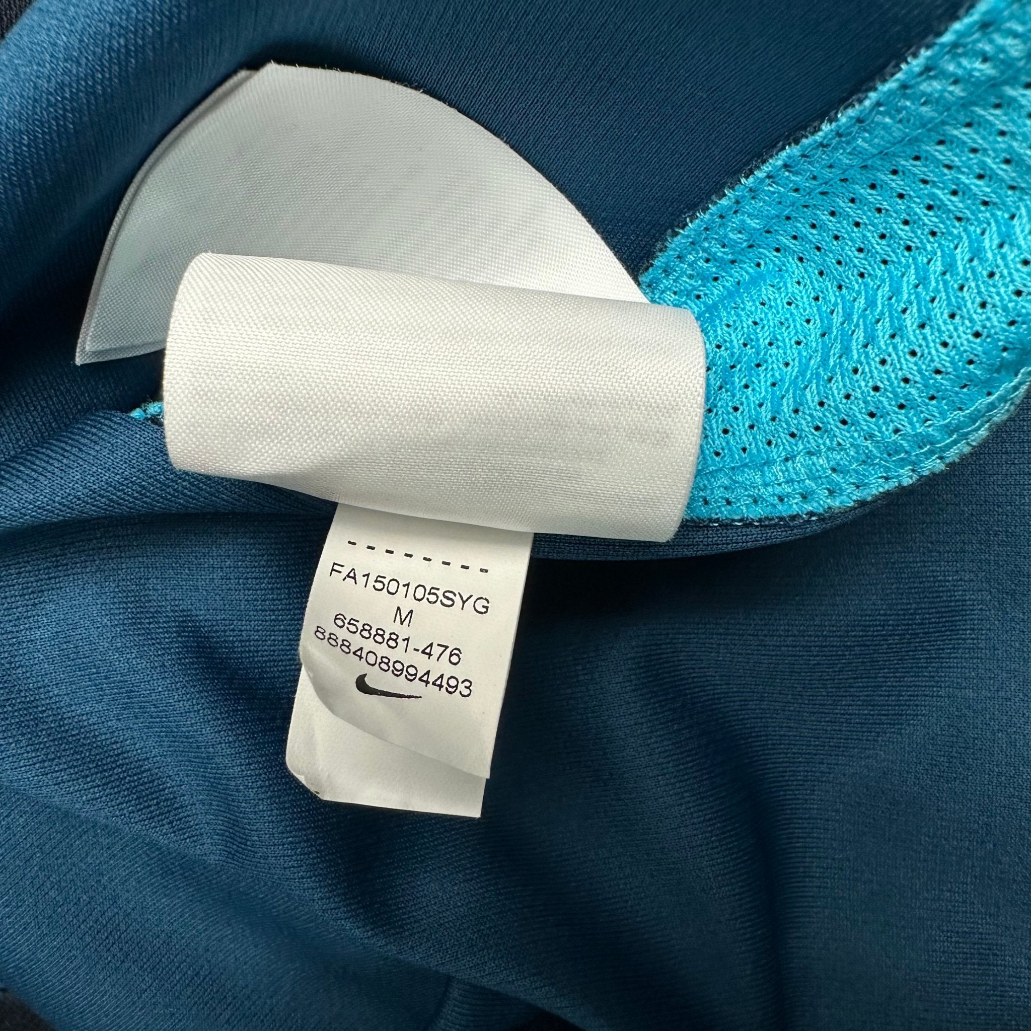 Manchester City 2015 - 16 Away Shirt (M) Kun Agüero 10 - Kitplug