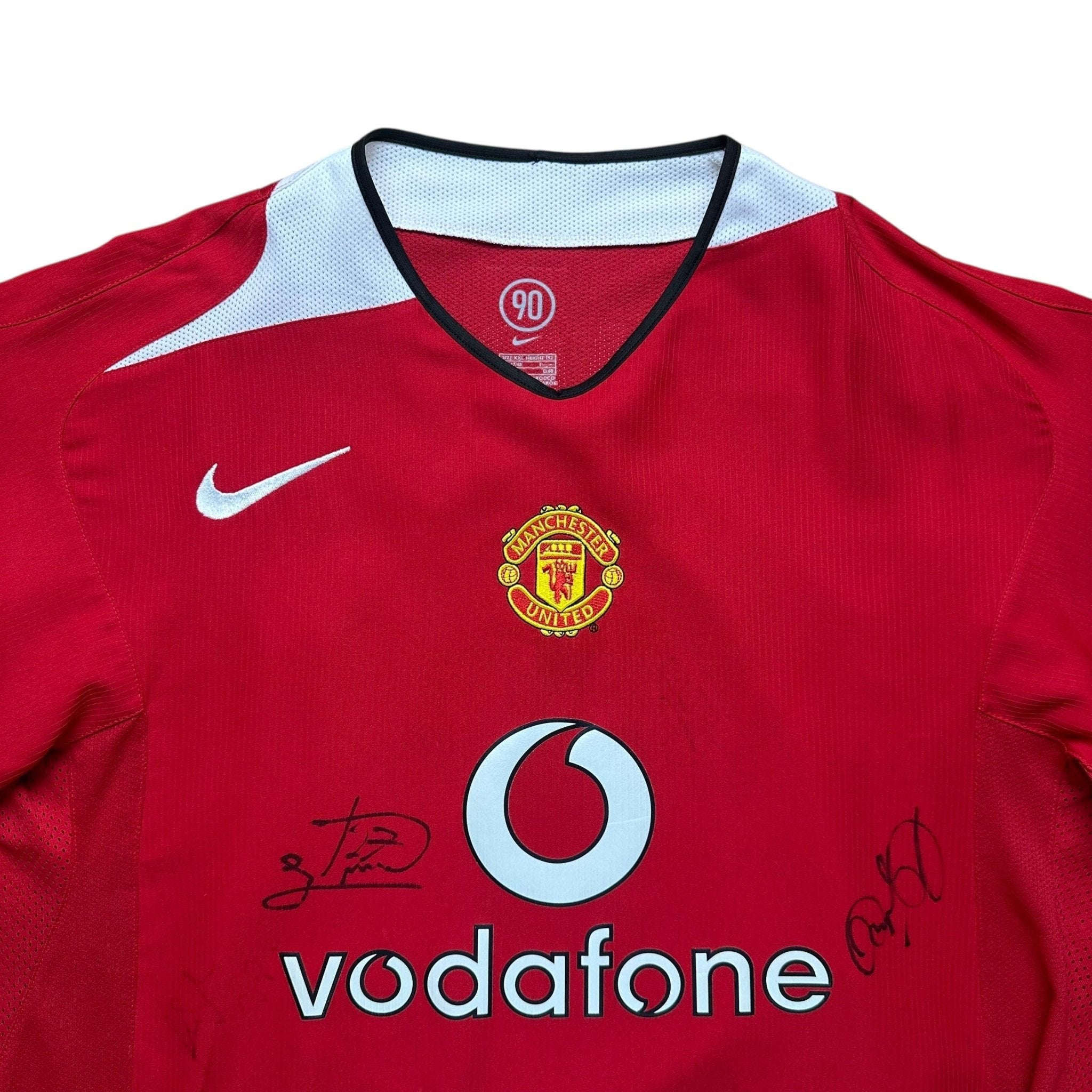 Manchester United 2004 - 06 Home Shirt (XXL) *Signed by squad Scholes 18 - Kitplug