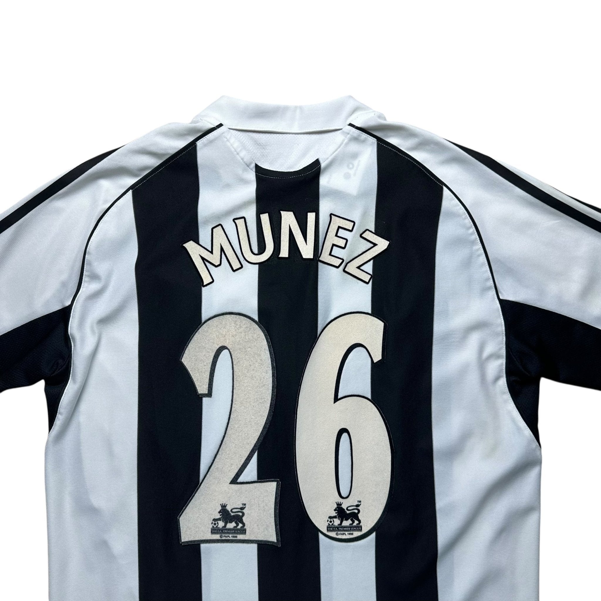 Newcastle 2005 - 07 Home Shirt (M) Munez 26 - Kitplug