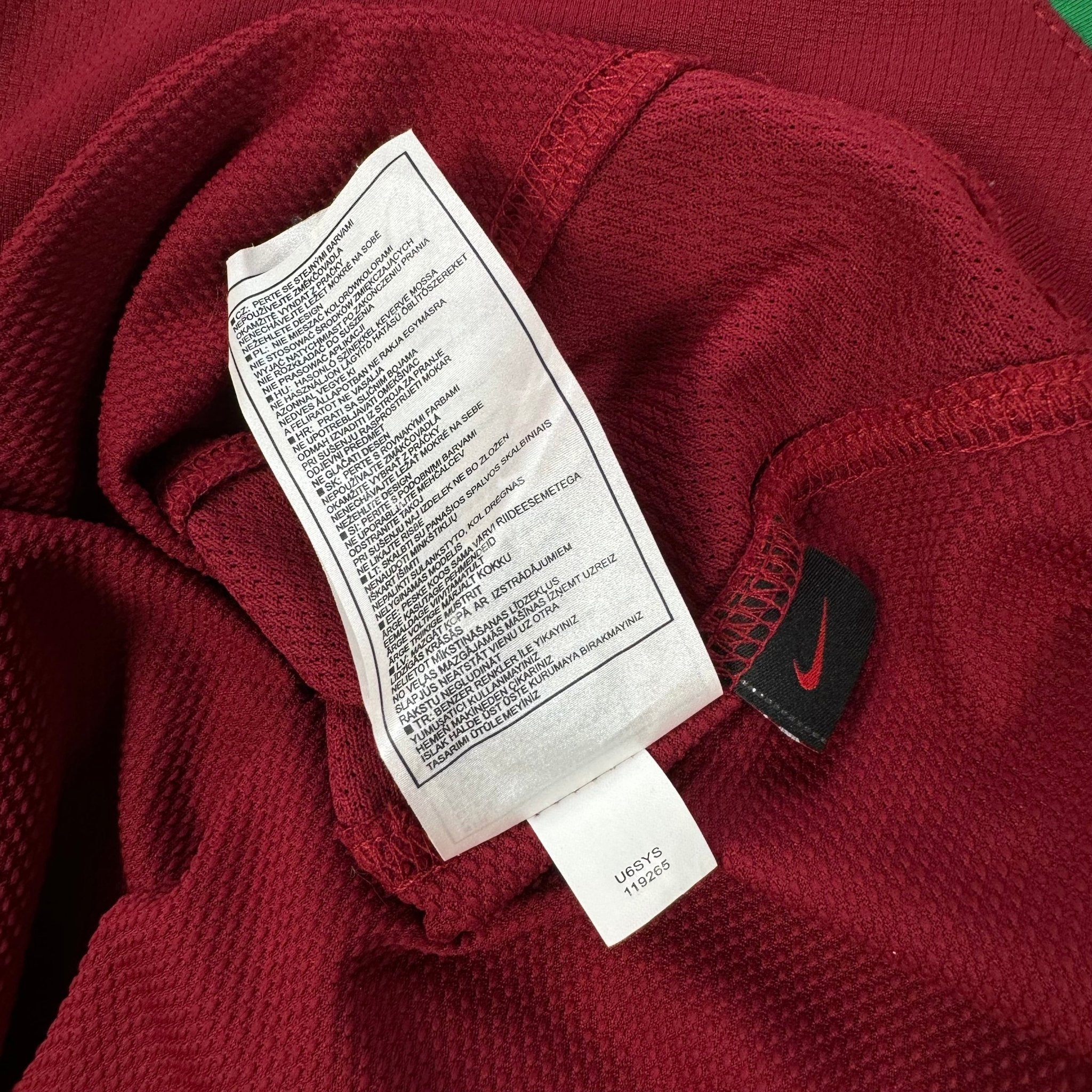Portugal 2006 Home Shirt (M) C.Ronaldo 17 - Kitplug