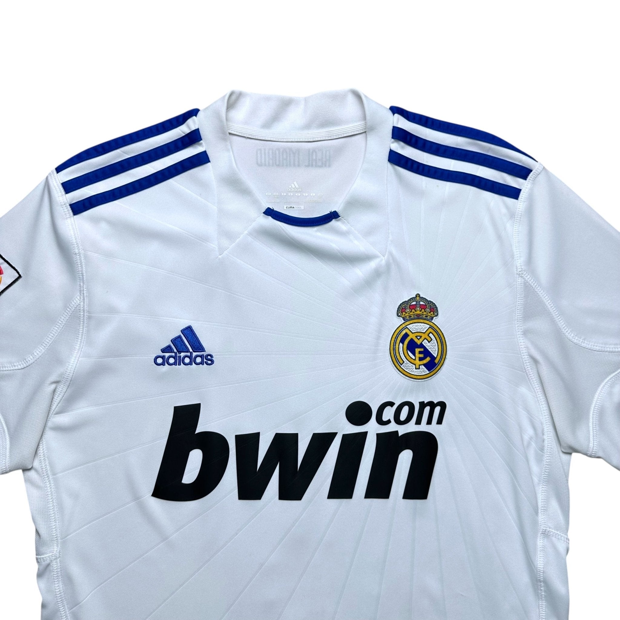 Real Madrid 2010 - 11 Home Shirt (S) Kaka 8 - Kitplug