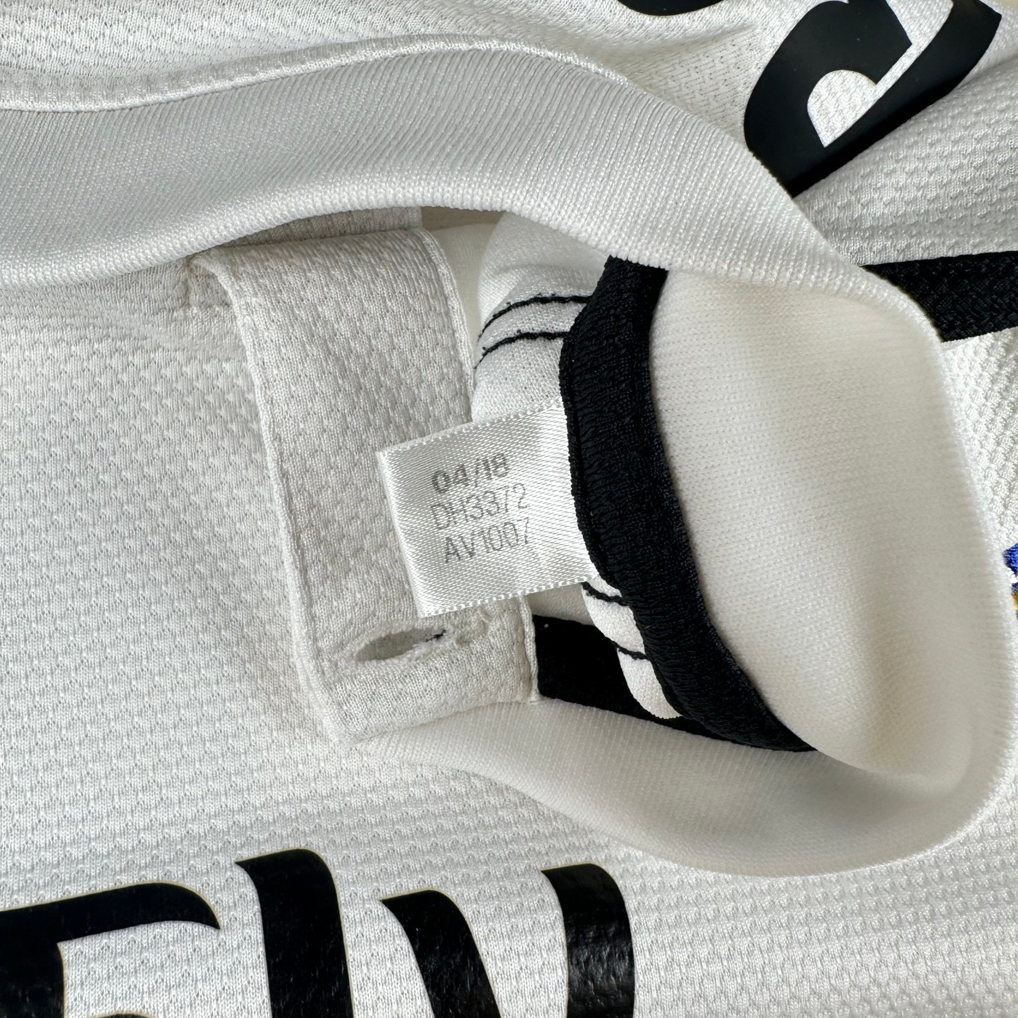 Real Madrid 2018-19 Home Shirt (L) Benzema 9 - Kitplug