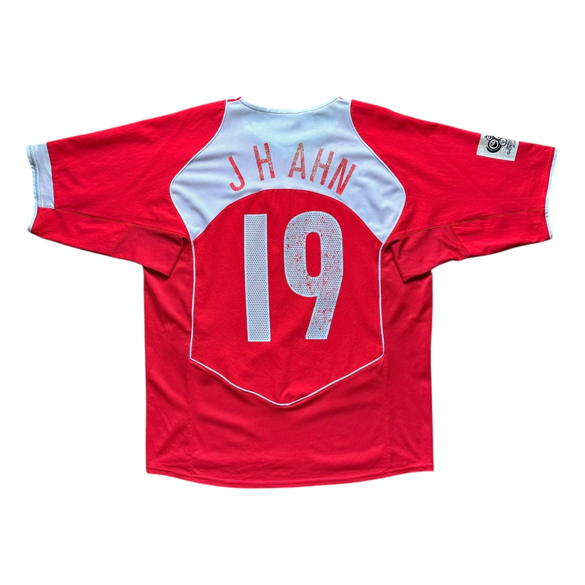 South Korea 2004 Home Shirt (L) J H Ahn 19 - Kitplug