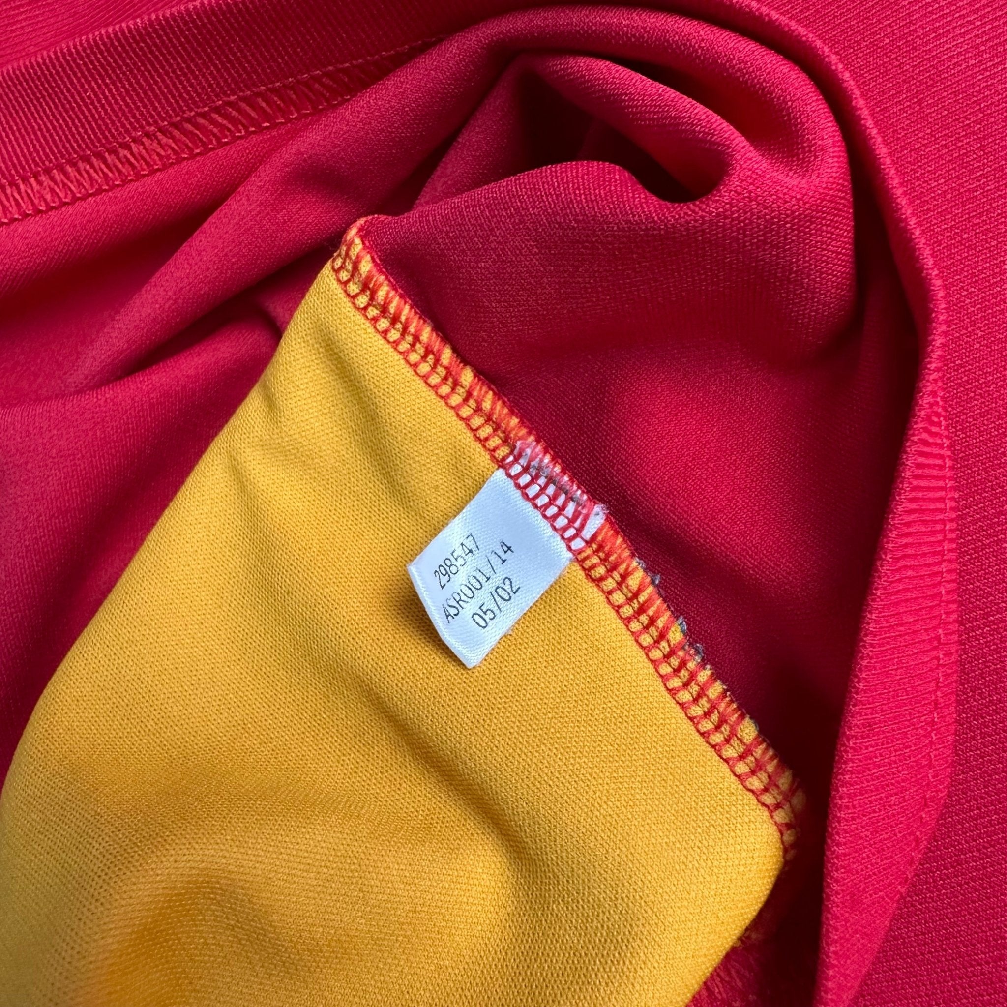 Spain 2002 Home Shirt (M) Raul 7 - Kitplug