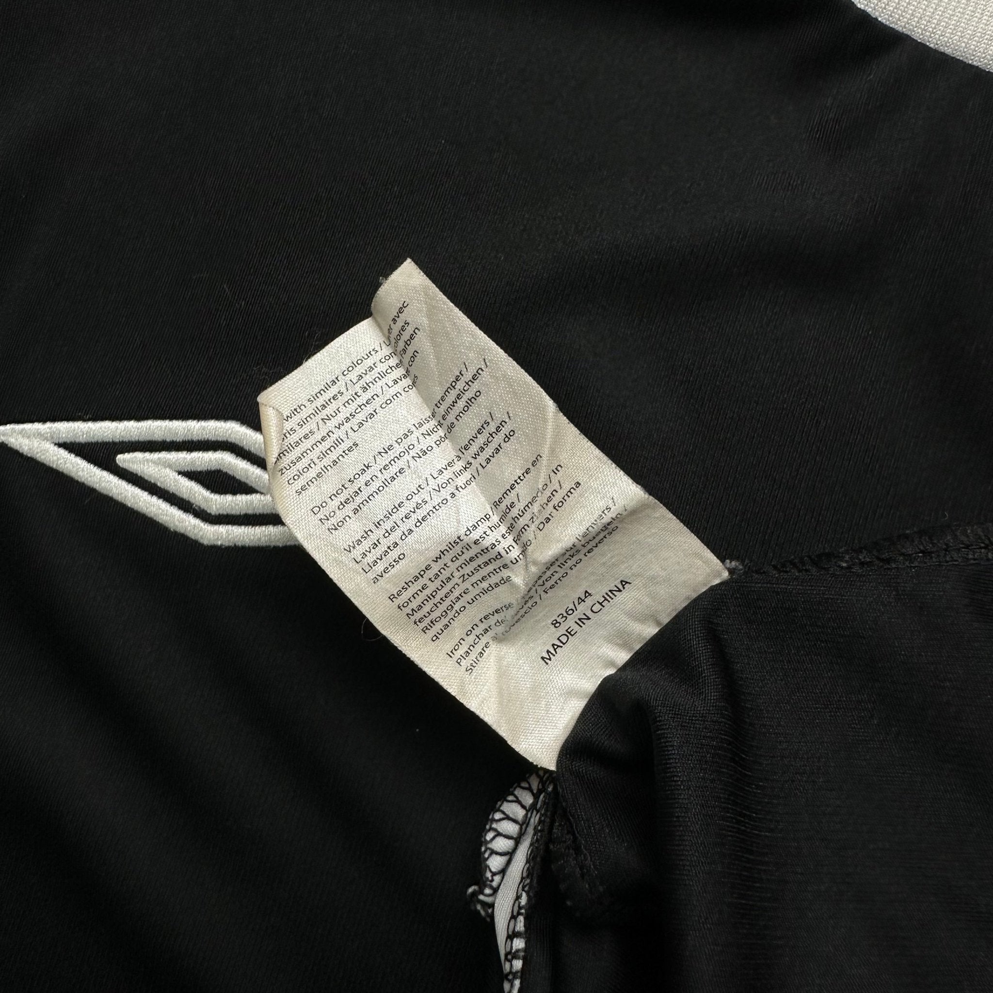 The FA Umbro Referee Shirt (L) - Kitplug